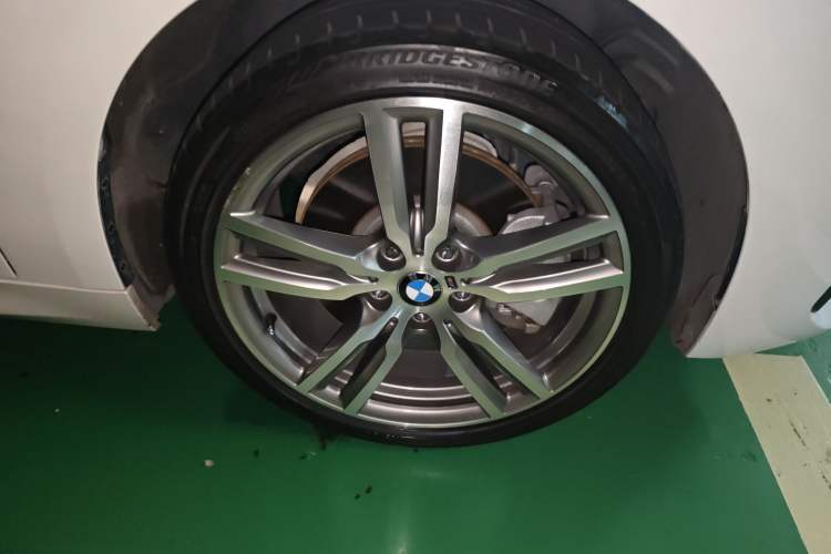 Used BMW 1 Series 2019 120i Leading Model M Sport Package Right Front Wheel Hub