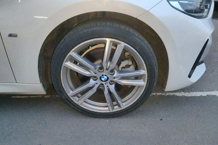 Used BMW 1 Series 2019 120i Leading Model M Sport Package Right Front Wheel Hub