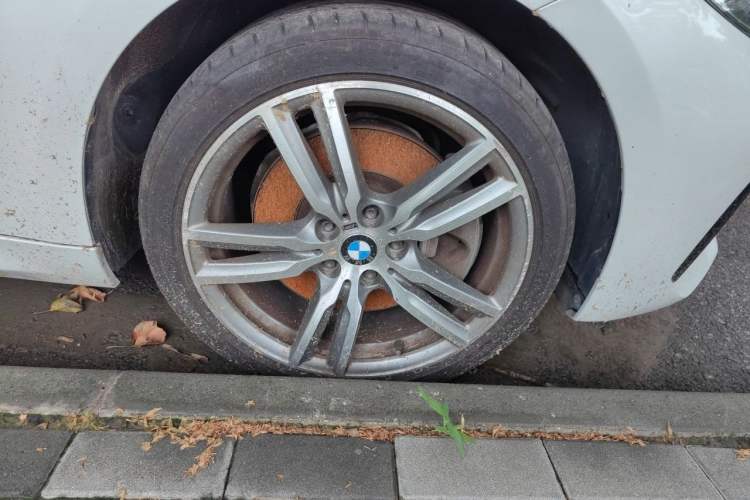 Used BMW 1 Series 2019 120i Leading Model M Sport Package Right Front Wheel Hub