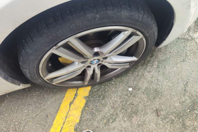 Used BMW 1 Series 2019 120i Leading Model M Sport Package Right Front Wheel Hub