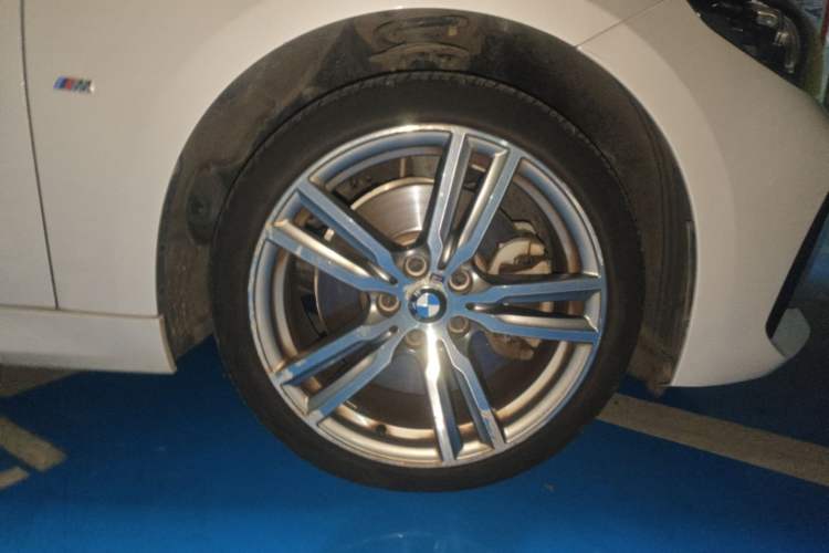 Used BMW 1 Series 2019 120i Leading Model M Sport Package Right Front Wheel Hub