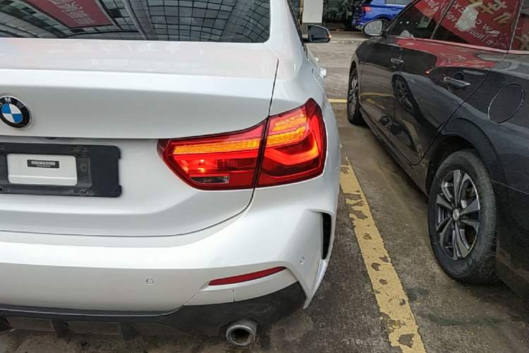 Used BMW 1 Series 2019 120i Leading Model M Sport Package Right Rear Taillight