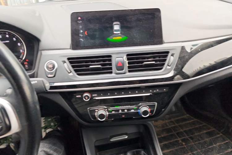 Used BMW 1 Series 2019 118i Fashion Model Audio And AC Panel