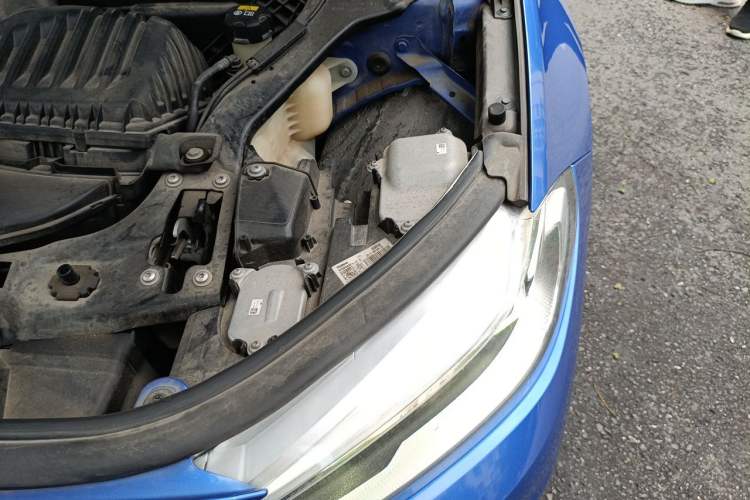 Used BMW 1 Series 2020 120i Fashion Model Engine Bay Left