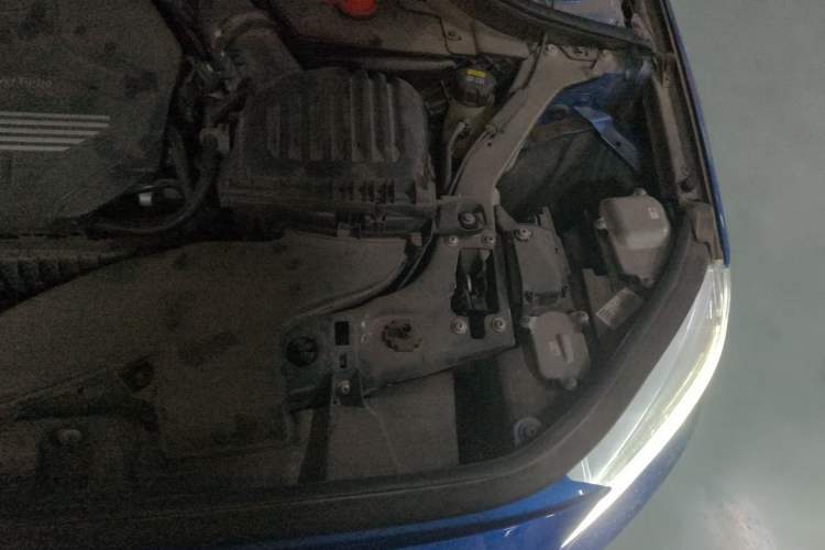 Used BMW 1 Series 2020 120i Fashion Model Engine Bay Left