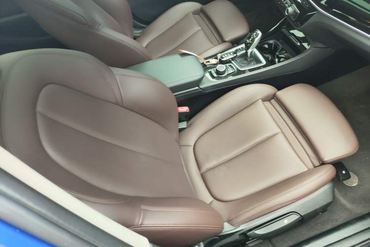 Used BMW 1 Series 2020 125i Leading Model M Sport Package Right Front Seat
