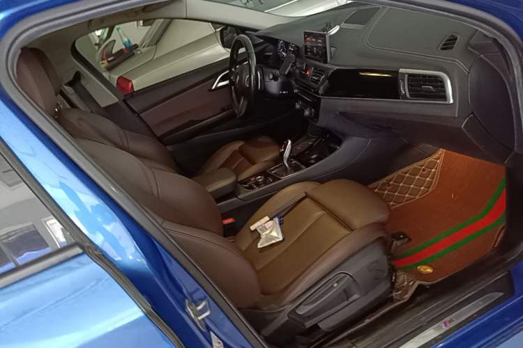 Used BMW 1 Series 2020 125i Leading Model M Sport Package Right Front Seat