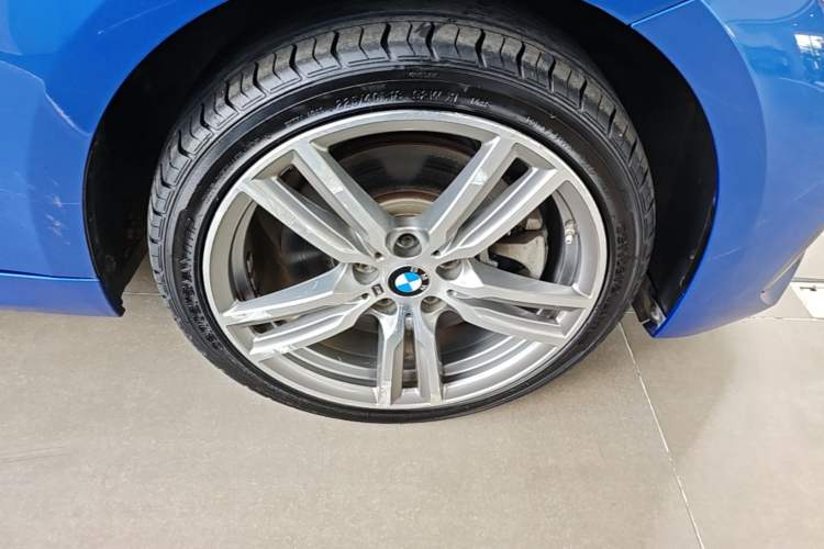 Used BMW 1 Series 2020 125i Leading Model M Sport Package Right Front Wheel Hub