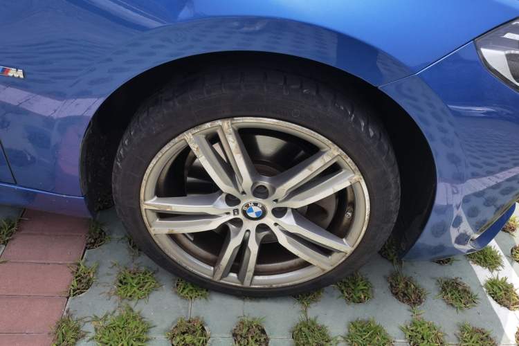 Used BMW 1 Series 2020 125i Leading Model M Sport Package Right Front Wheel Hub