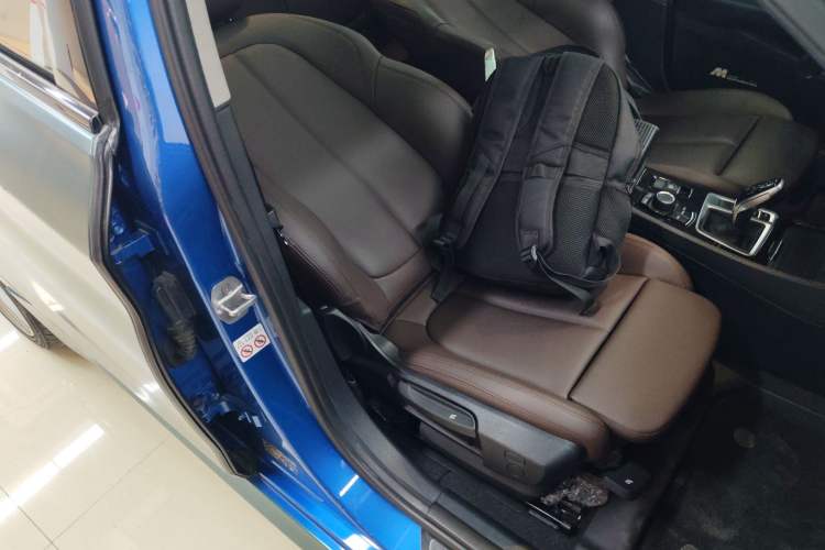 Used BMW 1 Series 2020 125i Leading Model M Sport Package Right Front Seat