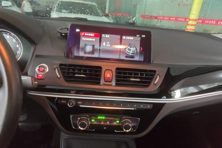 Used BMW 1 Series 2020 120i Fashion Model Audio And AC Panel