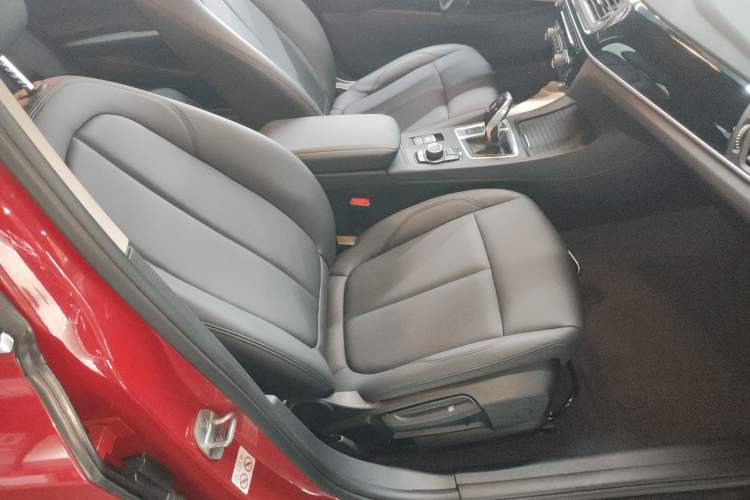 Used BMW 1 Series 2020 120i Fashion Model Right Front Seat