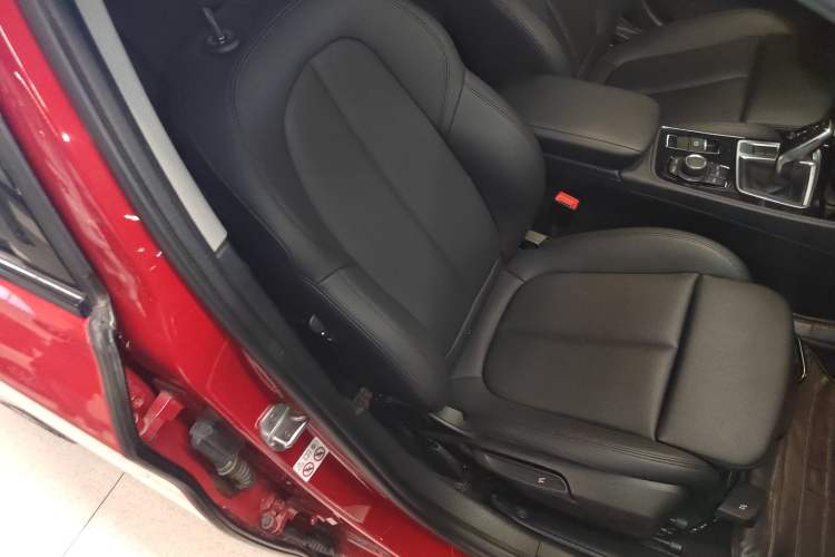 Used BMW 1 Series 2020 125i Leading Model M Sport Package Right Front Seat