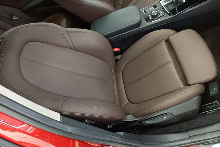 Used BMW 1 Series 2020 125i Leading Model M Sport Package Right Front Seat