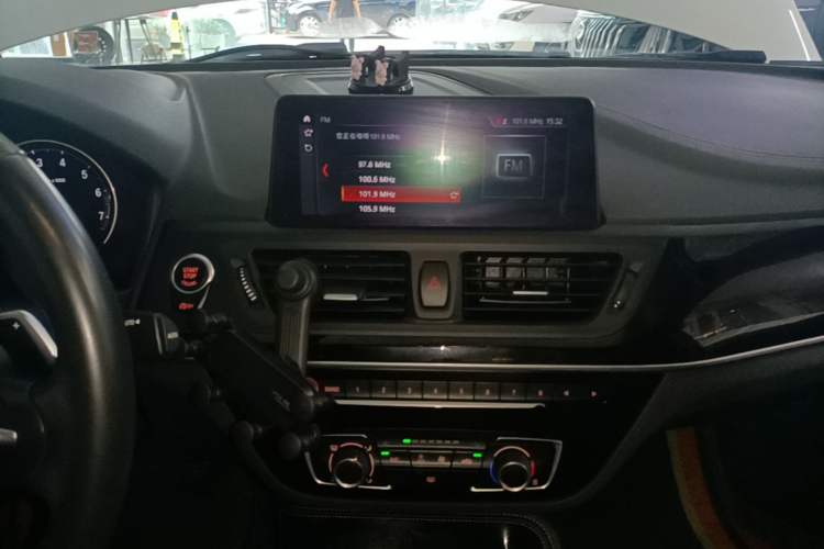 Used BMW 1 Series 2020 125i Leading Model M Sport Package Audio And AC Panel