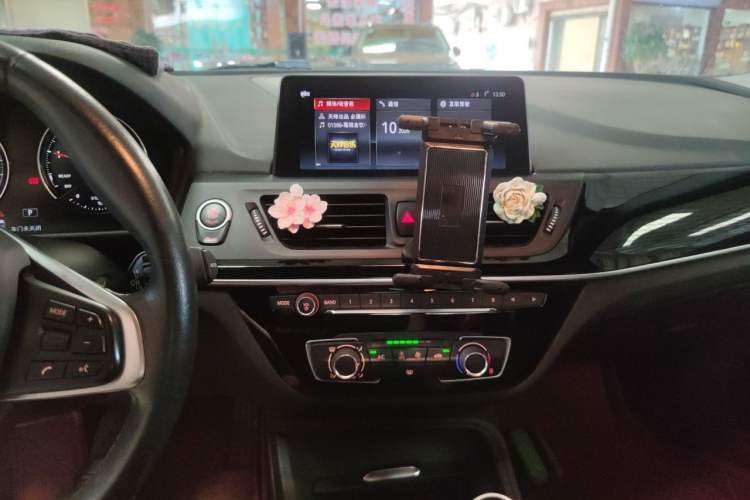 Used BMW 1 Series 2020 120i Fashion Model Audio And AC Panel