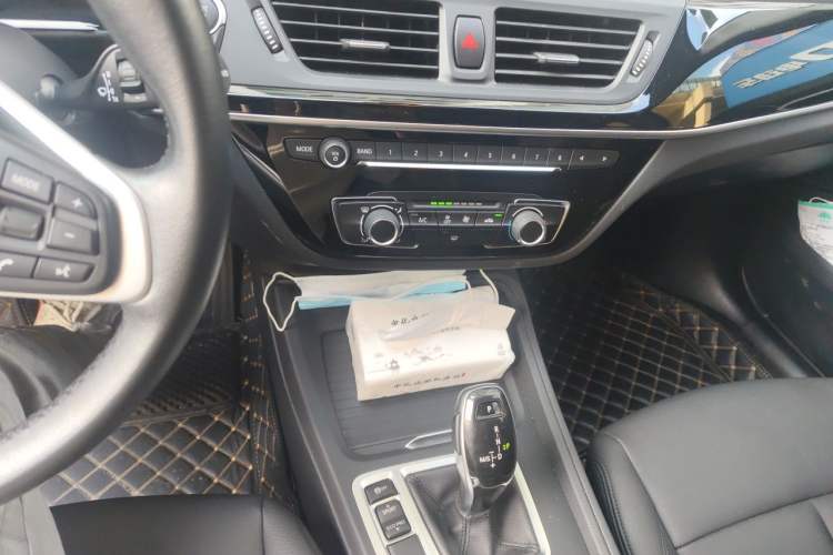 Used BMW 1 Series 2020 120i Fashion Model Audio And AC Panel