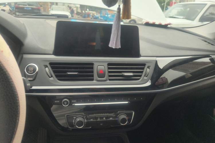 Used BMW 1 Series 2020 120i Fashion Model Audio And AC Panel