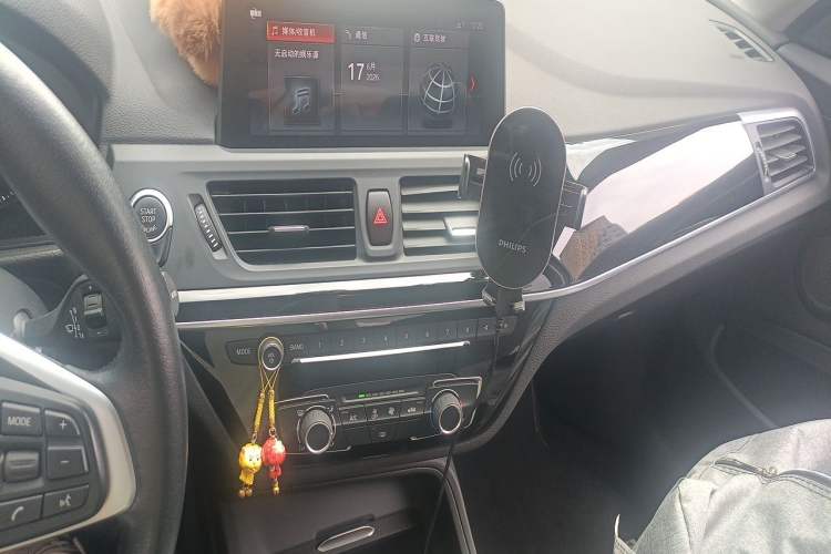 Used BMW 1 Series 2020 120i Fashion Model Audio And AC Panel