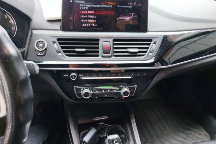 Used BMW 1 Series 2020 120i Fashion Model Audio And AC Panel