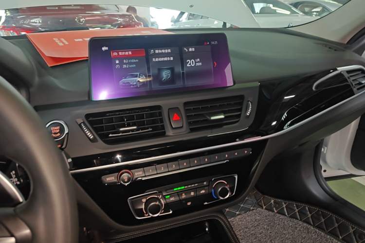 Used BMW 1 Series 2020 125i Leading Model M Sport Package Audio And AC Panel