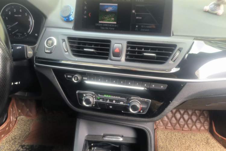Used BMW 1 Series 2020 120i Fashion Model Audio And AC Panel