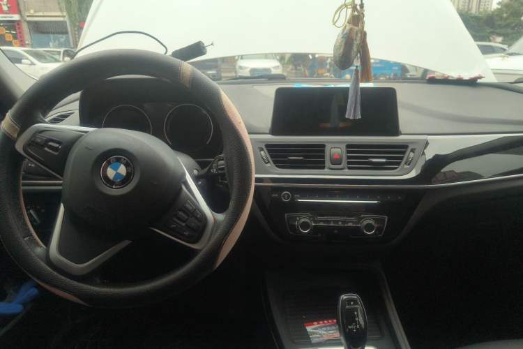 Used BMW 1 Series 2020 120i Fashion Model Center Console