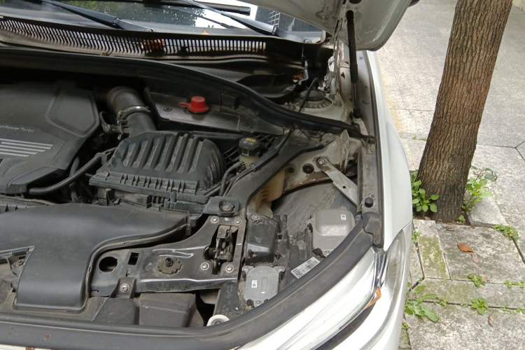 Used BMW 1 Series 2020 120i Fashion Model Engine Bay Left
