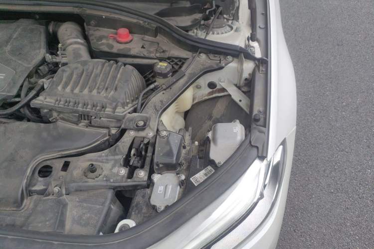 Used BMW 1 Series 2020 120i Fashion Model Engine Bay Left