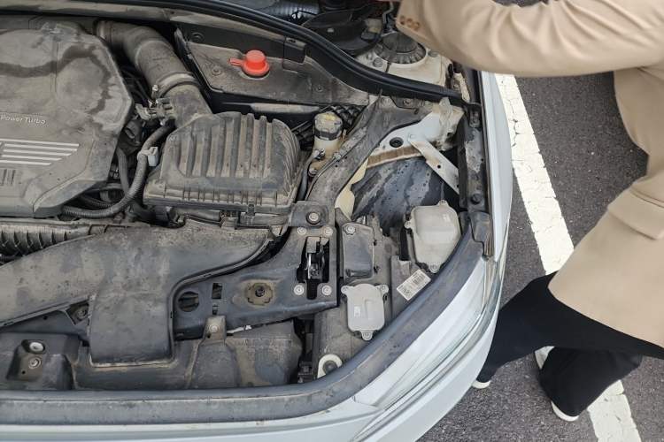 Used BMW 1 Series 2020 120i Fashion Model Engine Bay Left