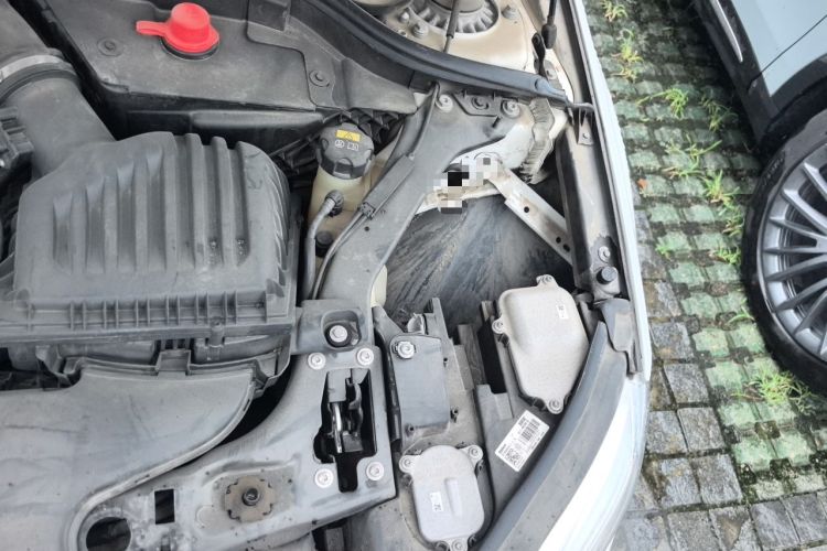Used BMW 1 Series 2020 120i Fashion Model Engine Bay Left