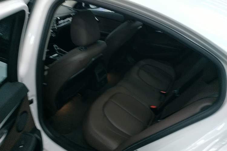 Used BMW 1 Series 2020 125i Leading Model M Sport Package Interior 4