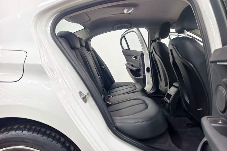 Used BMW 1 Series 2020 120i Fashion Model Interior 5