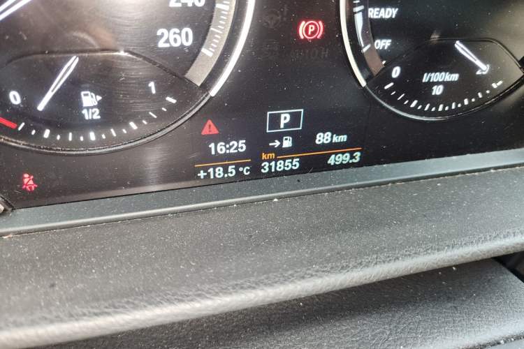 Used BMW 1 Series 2020 120i Fashion Model Odometer Close Up
