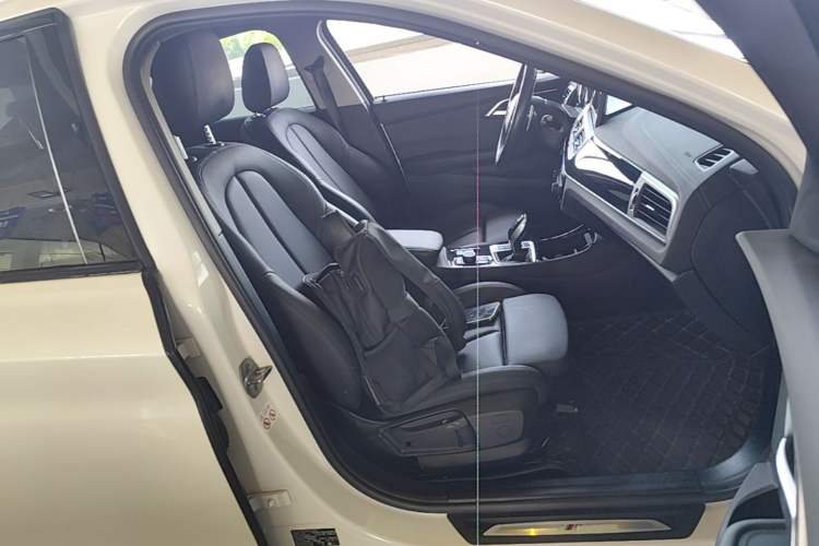 Used BMW 1 Series 2020 125i Leading Model M Sport Package Right Front Seat
