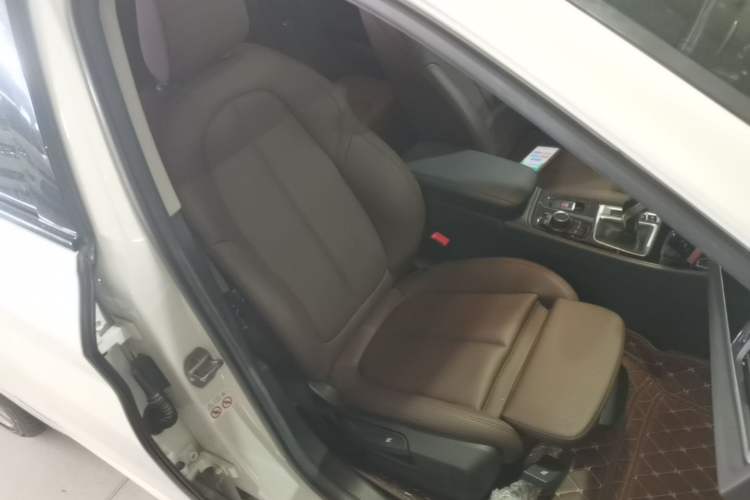 Used BMW 1 Series 2020 125i Leading Model M Sport Package Right Front Seat