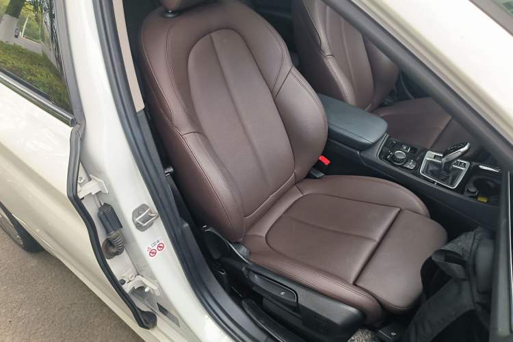 Used BMW 1 Series 2020 125i Leading Model M Sport Package Right Front Seat