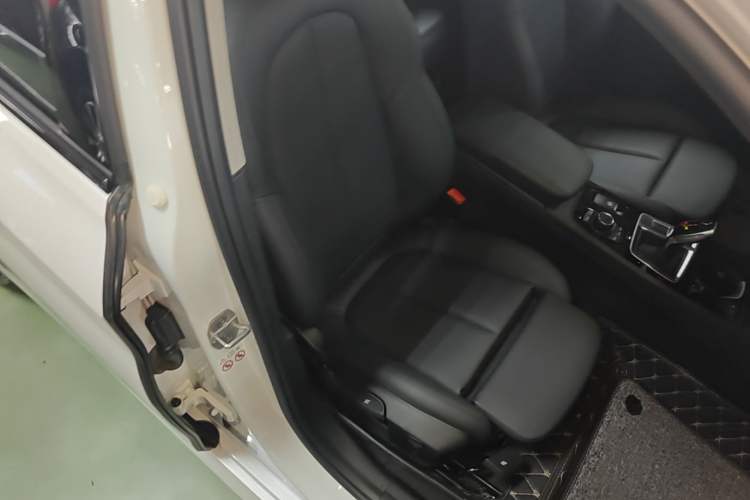 Used BMW 1 Series 2020 125i Leading Model M Sport Package Right Front Seat