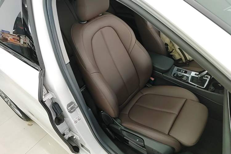 Used BMW 1 Series 2020 125i Leading Model M Sport Package Right Front Seat