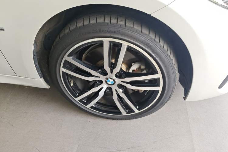Used BMW 1 Series 2020 125i Leading Model M Sport Package Right Front Wheel Hub