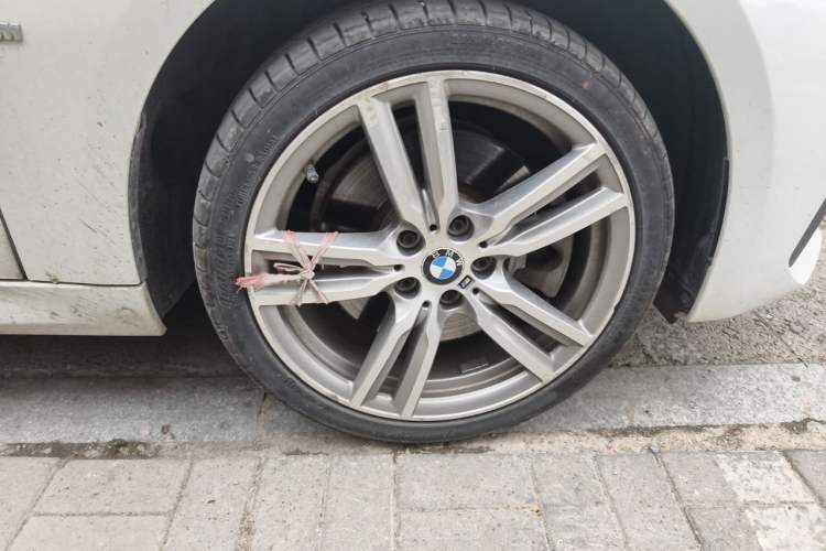 Used BMW 1 Series 2020 125i Leading Model M Sport Package Right Front Wheel Hub