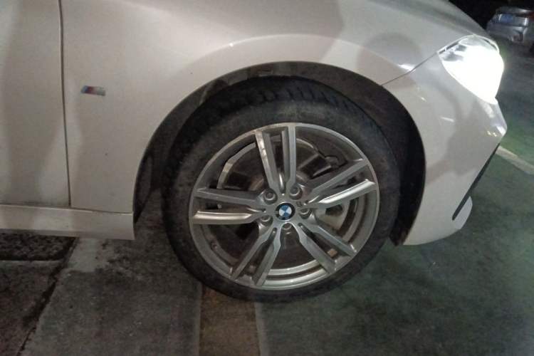 Used BMW 1 Series 2020 125i Leading Model M Sport Package Right Front Wheel Hub