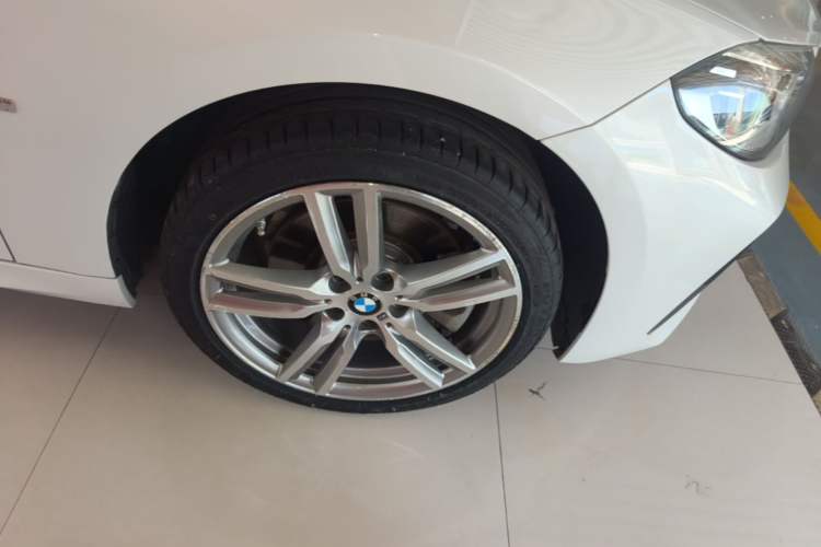 Used BMW 1 Series 2020 125i Leading Model M Sport Package Right Front Wheel Hub
