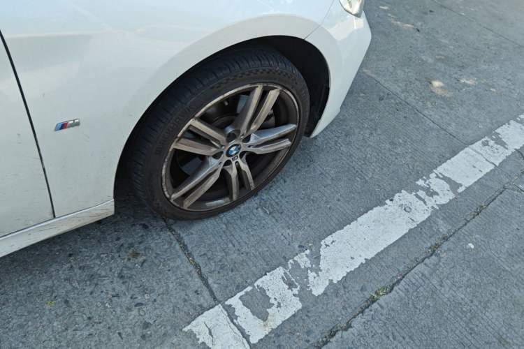 Used BMW 1 Series 2020 125i Leading Model M Sport Package Right Front Wheel Hub
