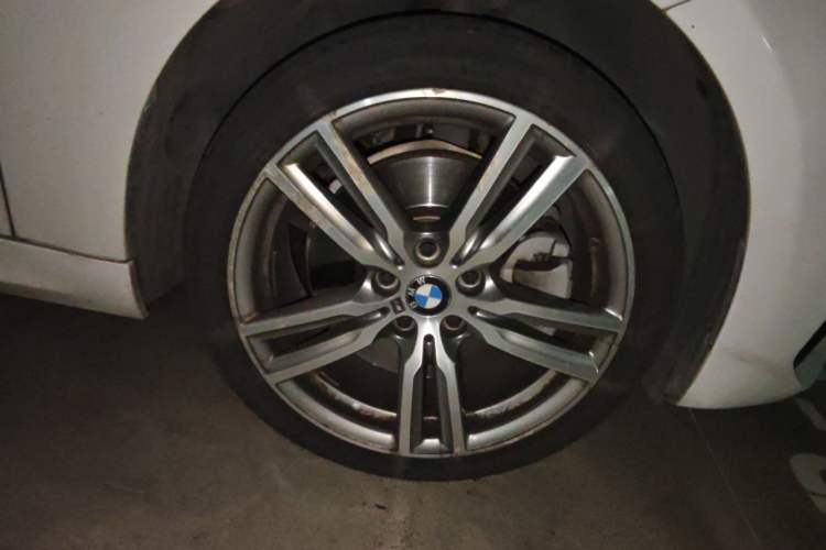 Used BMW 1 Series 2020 125i Leading Model M Sport Package Right Front Wheel Hub