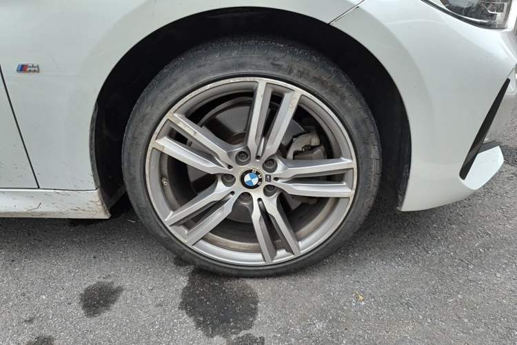 Used BMW 1 Series 2020 125i Leading Model M Sport Package Right Front Wheel Hub