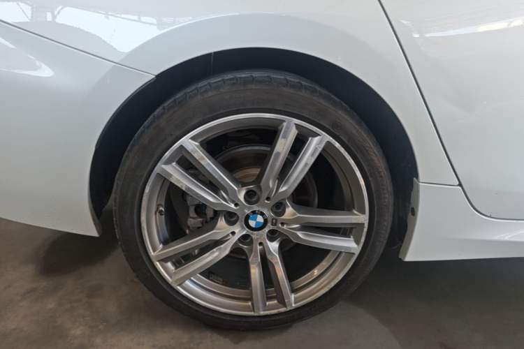 Used BMW 1 Series 2020 125i Leading Model M Sport Package Right Rear Wheel Hub