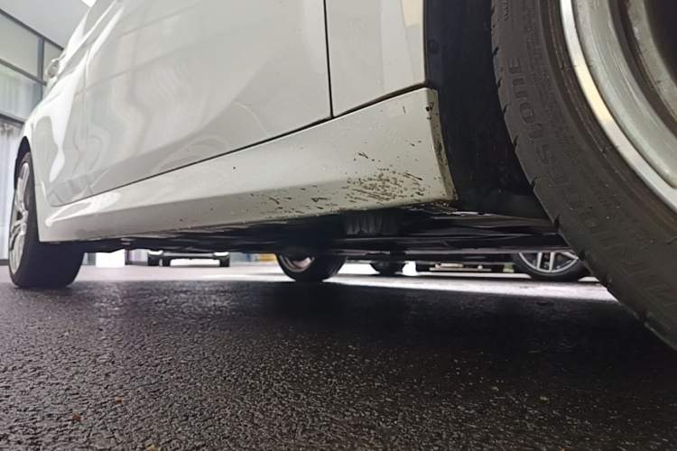 Used BMW 1 Series 2020 125i Leading Model M Sport Package Right Side Sill