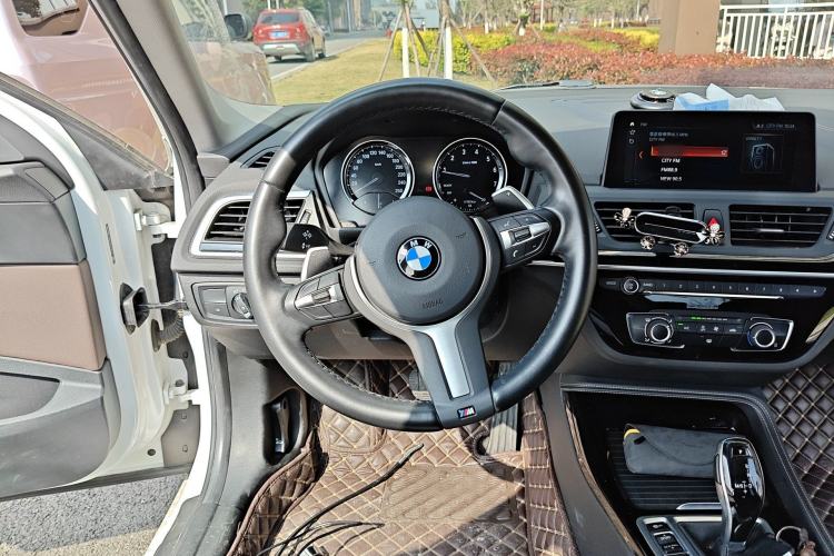 Used BMW 1 Series 2020 125i Leading Model M Sport Package Steering Wheel