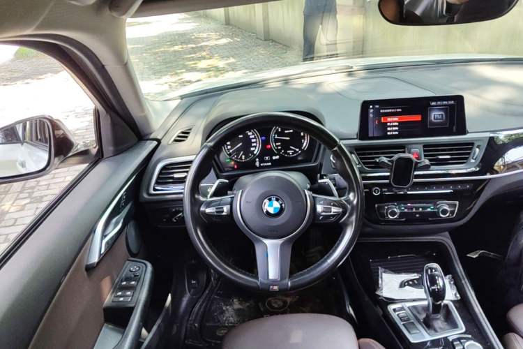 Used BMW 1 Series 2020 125i Leading Model M Sport Package Steering Wheel